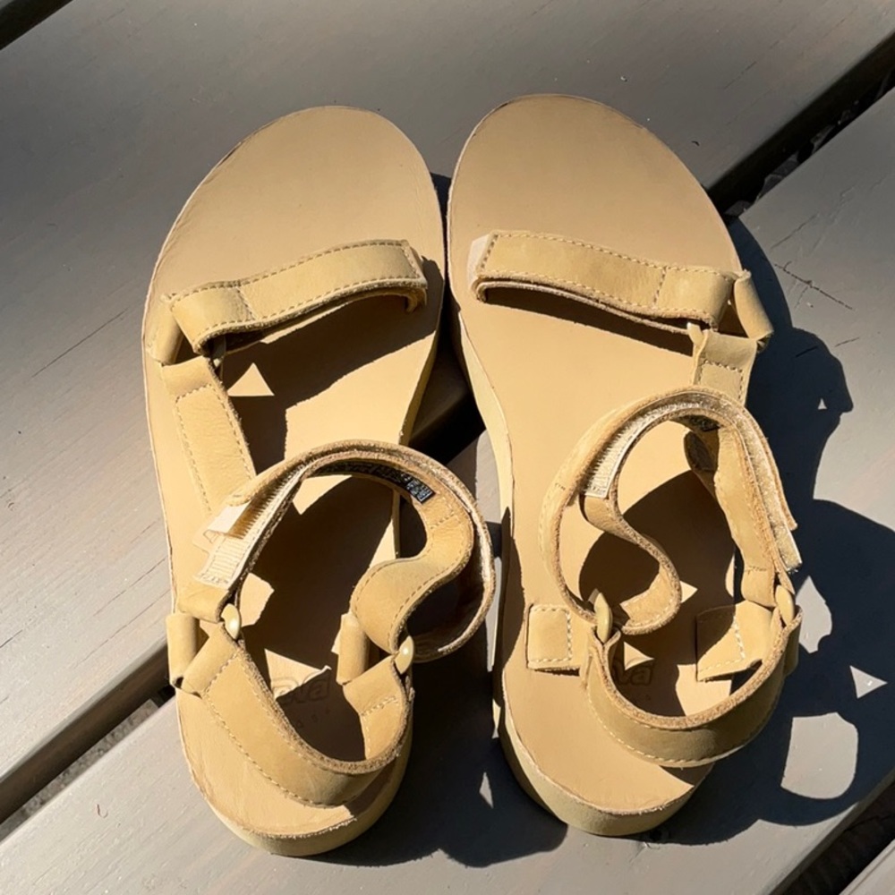 Teva platform, Universal Tan Outdoor Sandals with Adjustable Straps